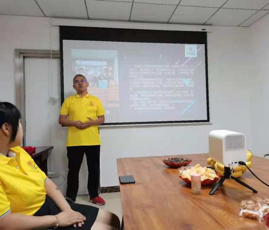 河南萬川環(huán)保設備有限公司2021年上半年(nian)錶彰大會(hui)