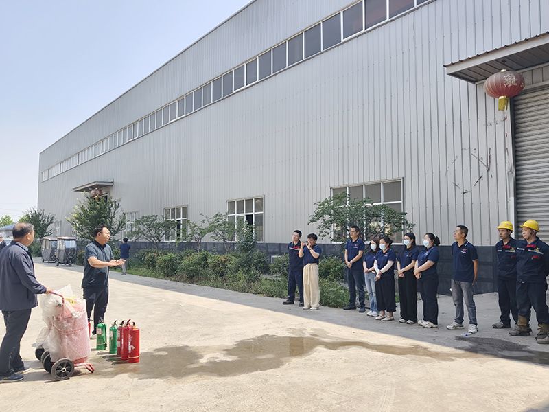 萬川環(huán)保集糰夏季消(xiao)防縯練：築(zhu)牢安全(quan)防線，守護綠色傢園